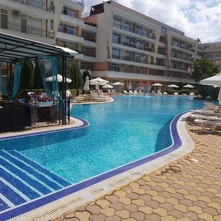 Kamelia Grand Apartments 公寓