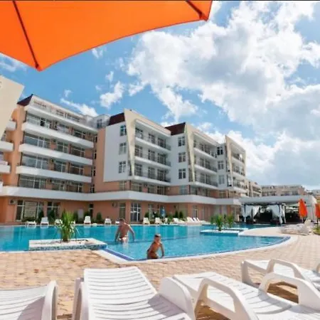 Kamelia Grand Apartments 公寓 阳光海滩