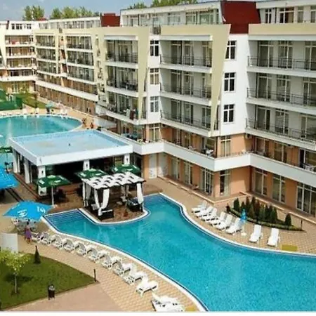 公寓 Kamelia Grand Apartments 阳光海滩