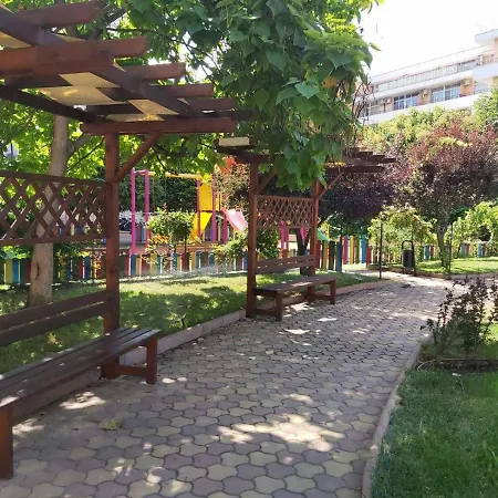 Kamelia Grand Apartments 公寓 阳光海滩