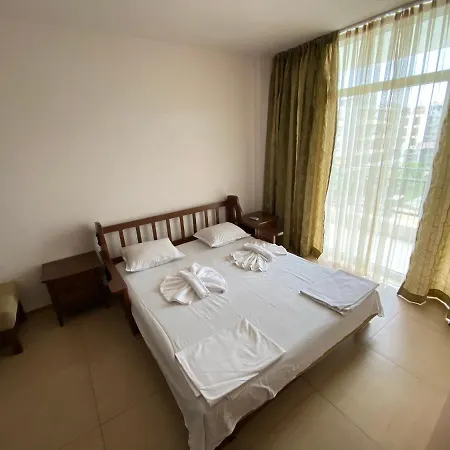 公寓 Kamelia Grand Apartments