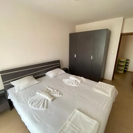 Kamelia Grand Apartments 公寓