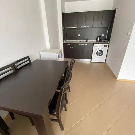 公寓 Kamelia Grand Apartments