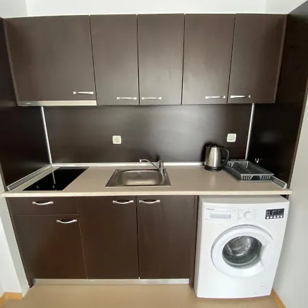 Kamelia Grand Apartments 公寓 阳光海滩