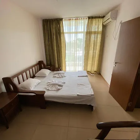 Kamelia Grand Apartments 公寓
